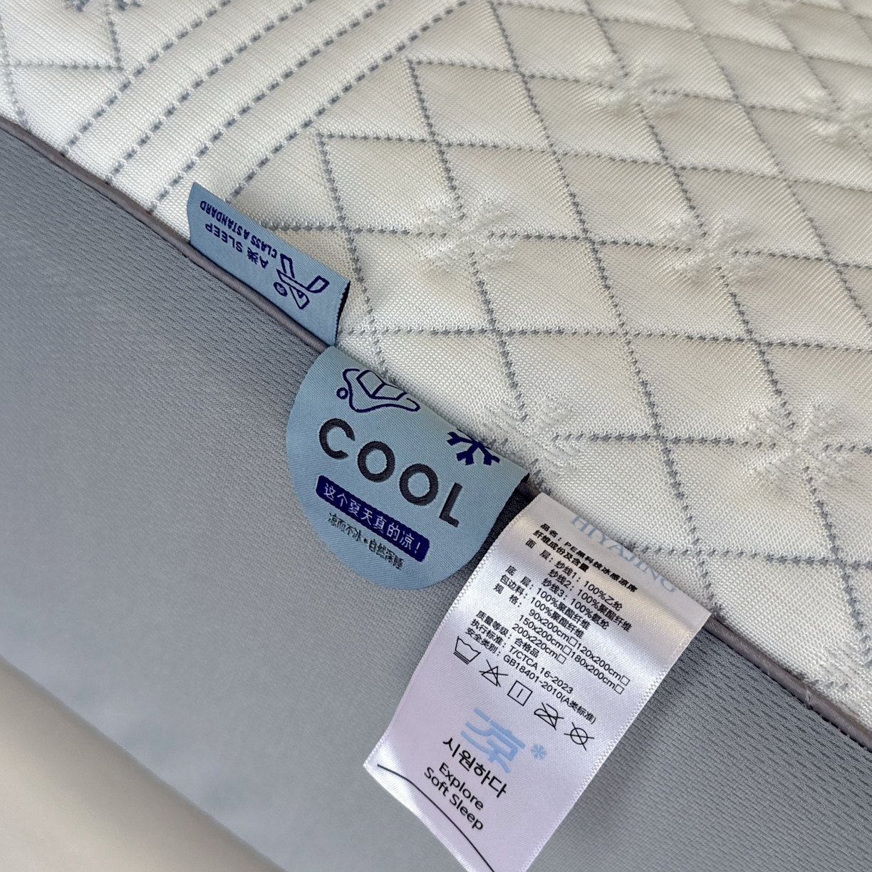 91家纺网 家纺一手货源 找家纺 兜米家居 2026春夏新款韩国凉感科技PE凉席床笠款三件套 雪菱冰肌