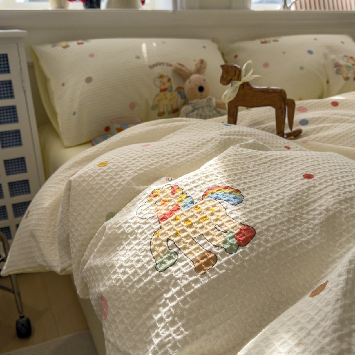 91家纺网 家纺一手货源 找家纺 眠博士 2026新款A类全棉印花华夫格工艺四件套 全棉华夫格-彩虹萌骑