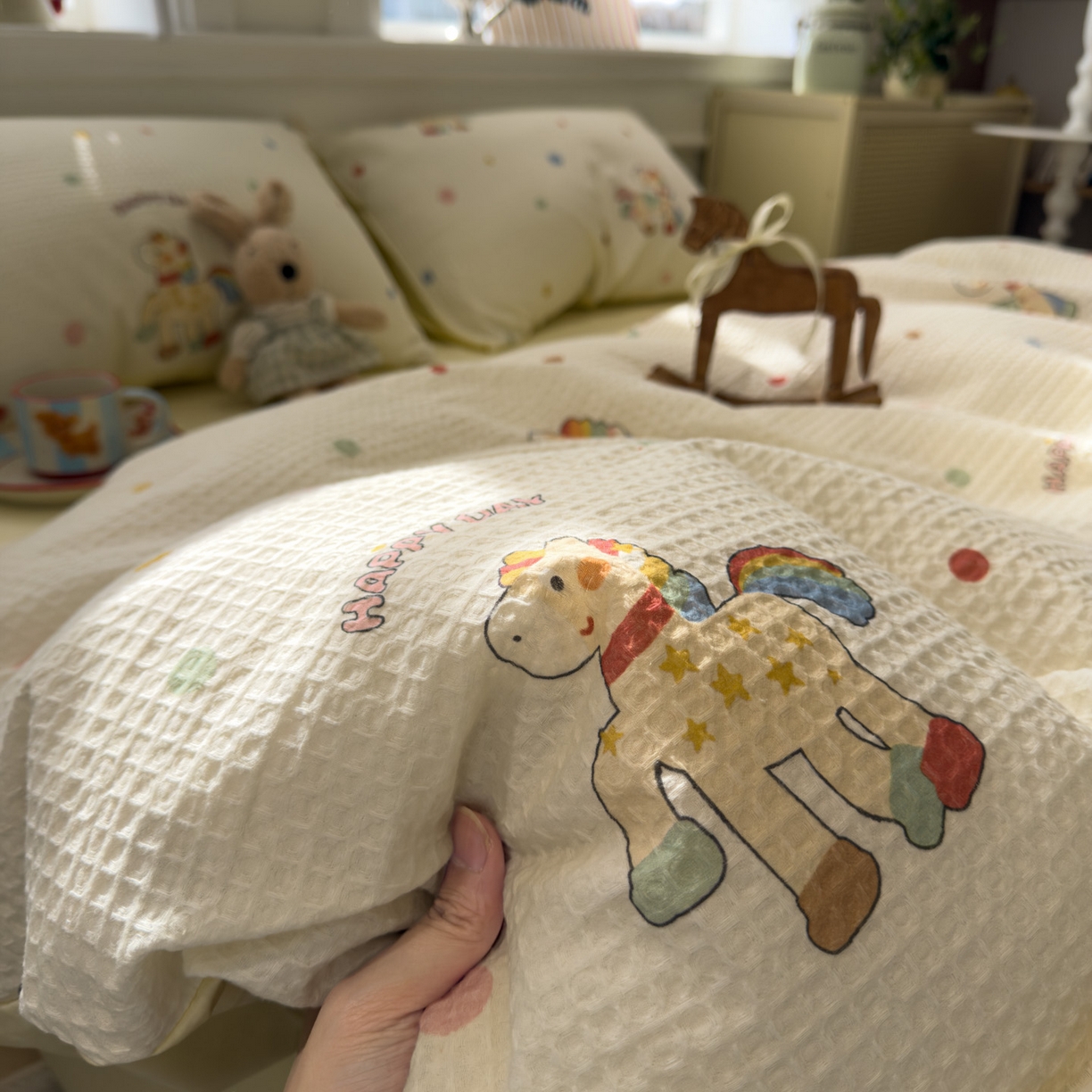 91家纺网 家纺一手货源 找家纺 眠博士 2026新款A类全棉印花华夫格工艺四件套 全棉华夫格-彩虹萌骑