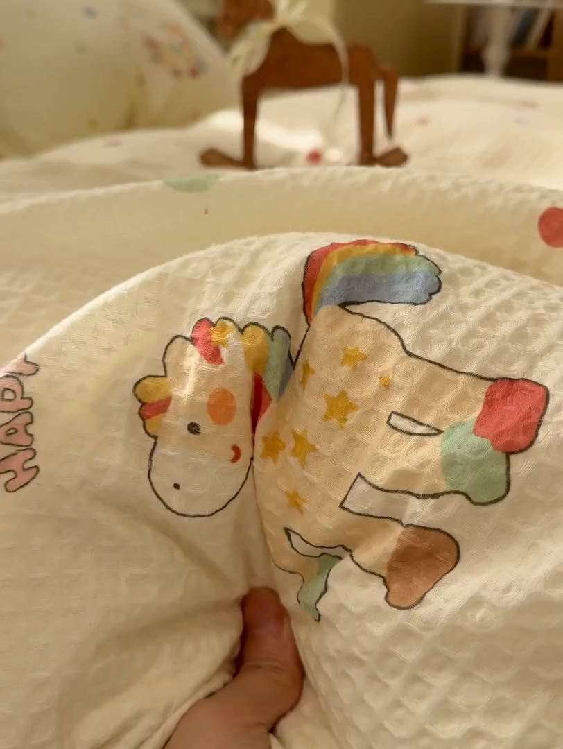 91家纺网 家纺一手货源 找家纺 眠博士 2026新款A类全棉印花华夫格工艺四件套 全棉华夫格-彩虹萌骑