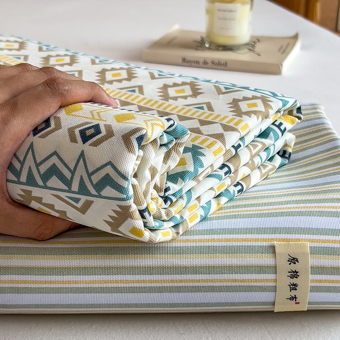 91家纺网 家纺一手货源 找家纺 芃成家纺 2026新款老粗布单床单 几何空间