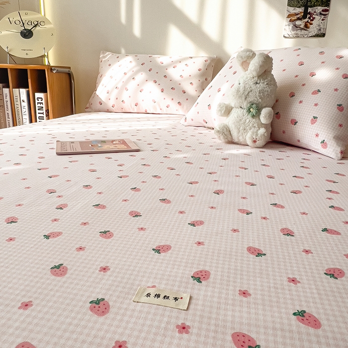 91家纺网 家纺一手货源 找家纺 芃成家纺 2026新款老粗布单床单 小草莓