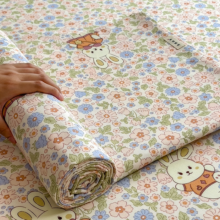 91家纺网 家纺一手货源 找家纺 芃成家纺 2026新款老粗布单床笠 花园小兔