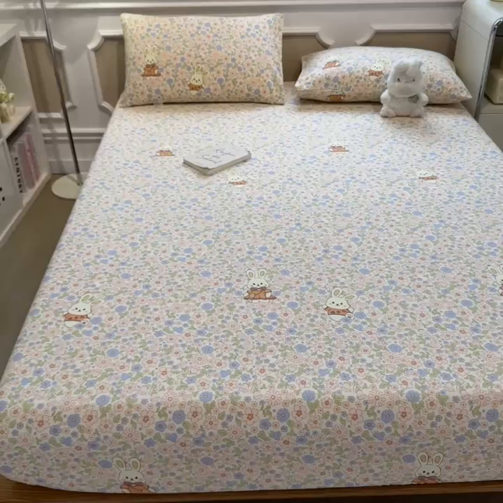 91家纺网 家纺一手货源 找家纺 芃成家纺 2026新款老粗布单床笠 花园小兔