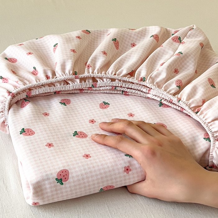 91家纺网 家纺一手货源 找家纺 芃成家纺 2026新款老粗布单床笠 小草莓