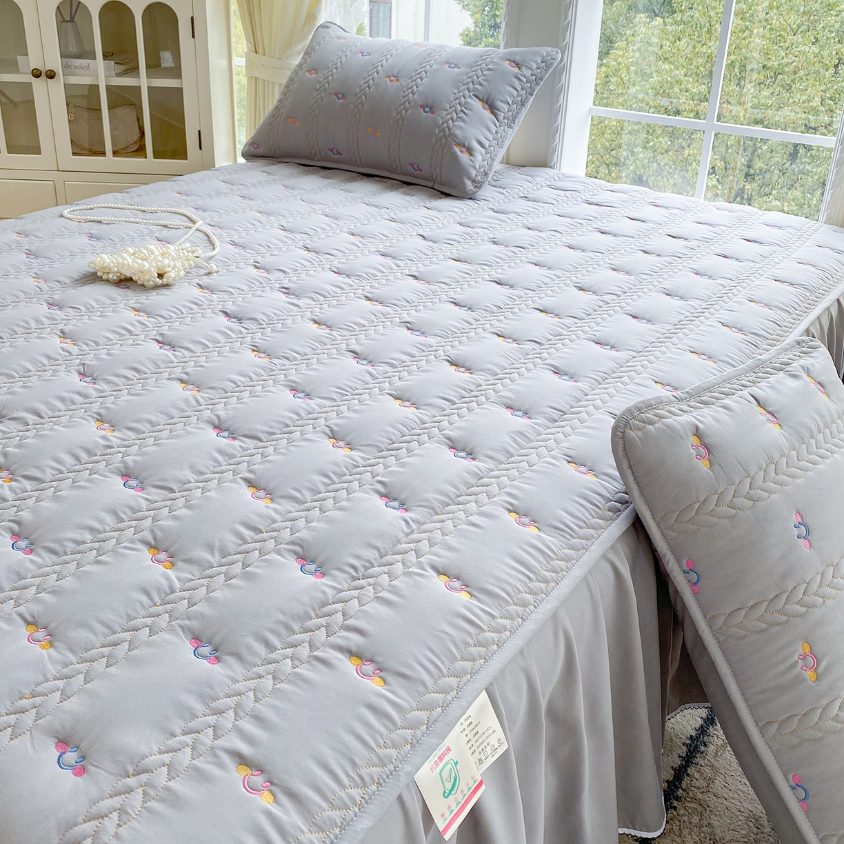 91家纺网 家纺一手货源 找家纺 （总）尊康家纺（原磊科） 2026新款奶昔棉抗菌夹棉床裙款床笠-云尚系列