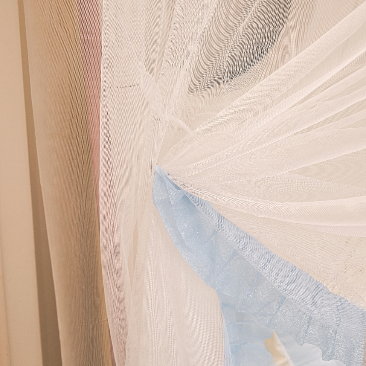 91家纺网 家纺一手货源 找家纺 海虹蚊帐 2026新款2603款三开门一体防尘顶落地蚊帐 白色