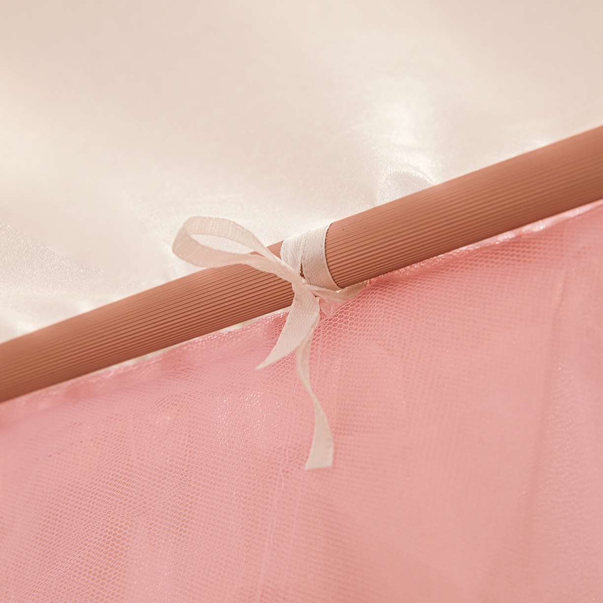 91家纺网 家纺一手货源 找家纺 海虹蚊帐 2026新款2603款三开门一体防尘顶落地蚊帐 浅粉