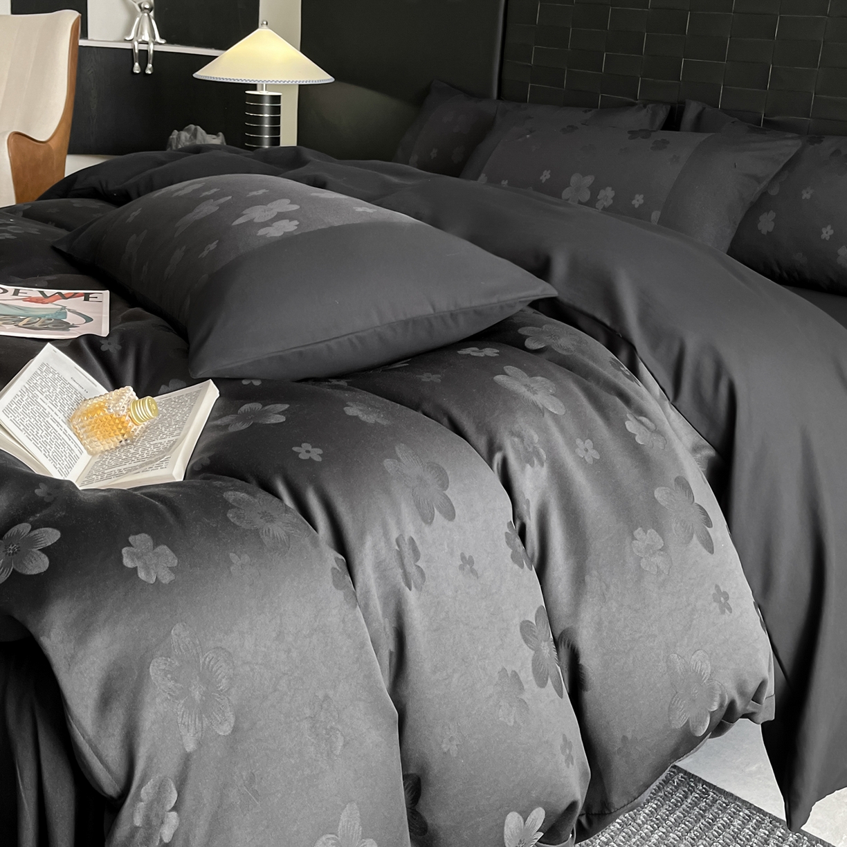 91家纺网 家纺一手货源 找家纺 你好美丽 2026新款柔软水洗棉立体浮雕提花四件套-繁花系列 繁花黑