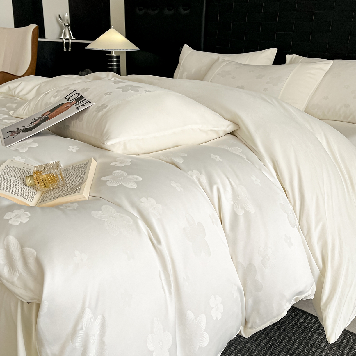 91家纺网 家纺一手货源 找家纺 你好美丽 2026新款柔软水洗棉立体浮雕提花四件套-繁花系列 繁花白