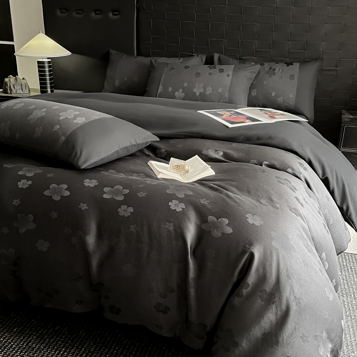 91家纺网 家纺一手货源 找家纺 你好美丽 2026新款柔软水洗棉立体浮雕提花四件套-繁花系列 繁花黑