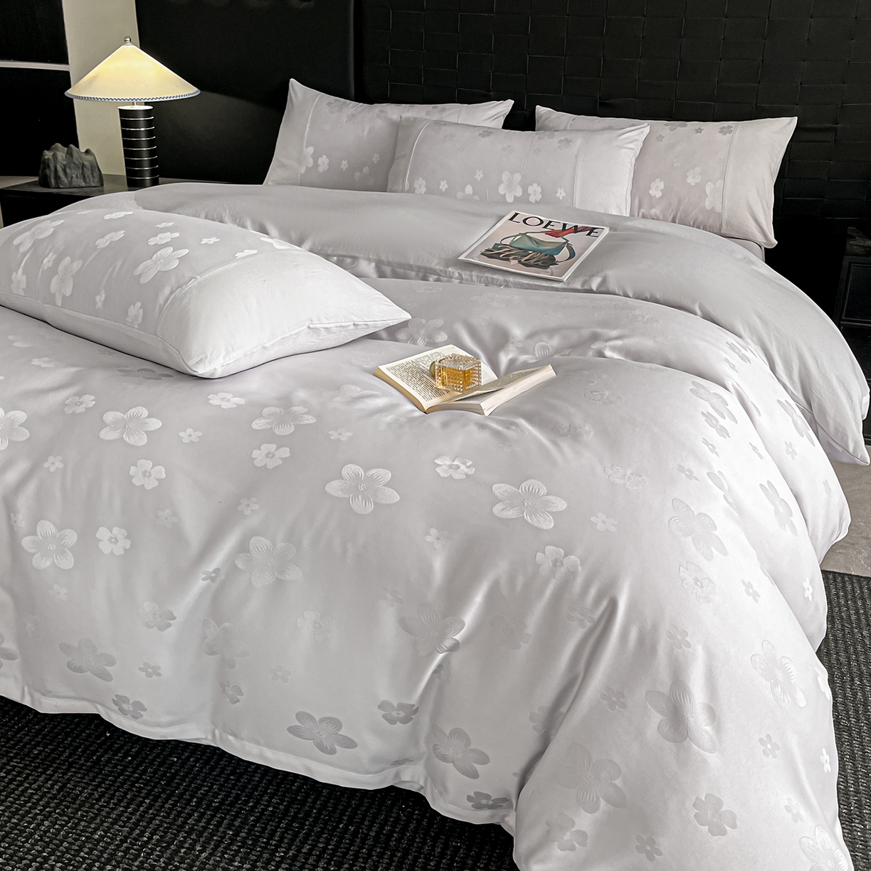 91家纺网 家纺一手货源 找家纺 你好美丽 2026新款柔软水洗棉立体浮雕提花四件套-繁花系列 繁花灰