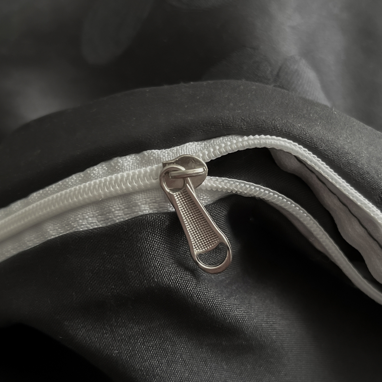 91家纺网 家纺一手货源 找家纺 你好美丽 2026新款柔软水洗棉立体浮雕提花四件套-繁花系列 繁花黑