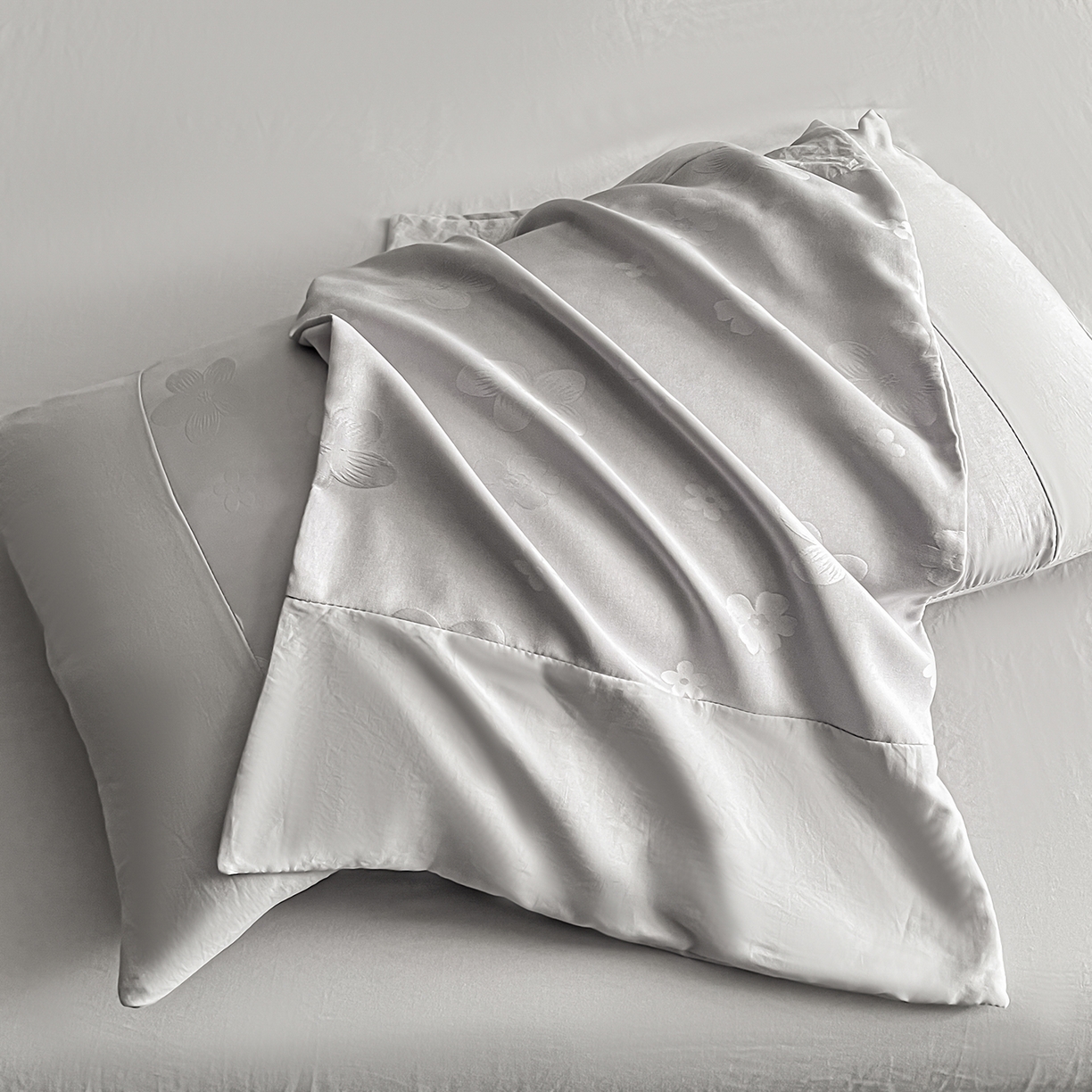 91家纺网 家纺一手货源 找家纺 你好美丽 2026新款柔软水洗棉立体浮雕提花四件套-繁花系列 繁花灰