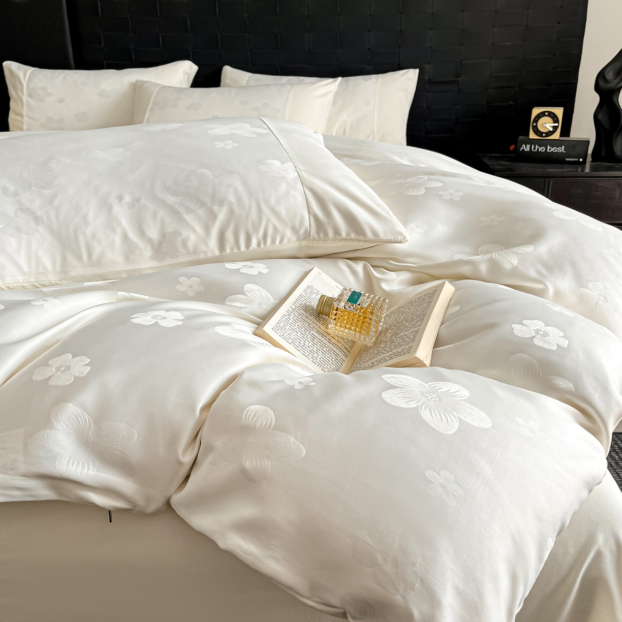 91家纺网 家纺一手货源 找家纺 你好美丽 2026新款柔软水洗棉立体浮雕提花四件套-繁花系列 繁花白