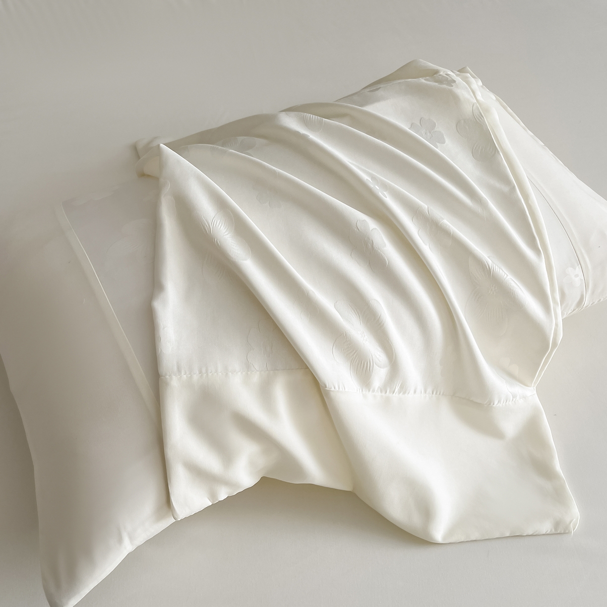 91家纺网 家纺一手货源 找家纺 你好美丽 2026新款柔软水洗棉立体浮雕提花四件套-繁花系列 繁花白