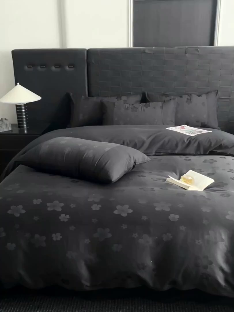 91家纺网 家纺一手货源 找家纺 你好美丽 2026新款柔软水洗棉立体浮雕提花四件套-繁花系列 繁花黑