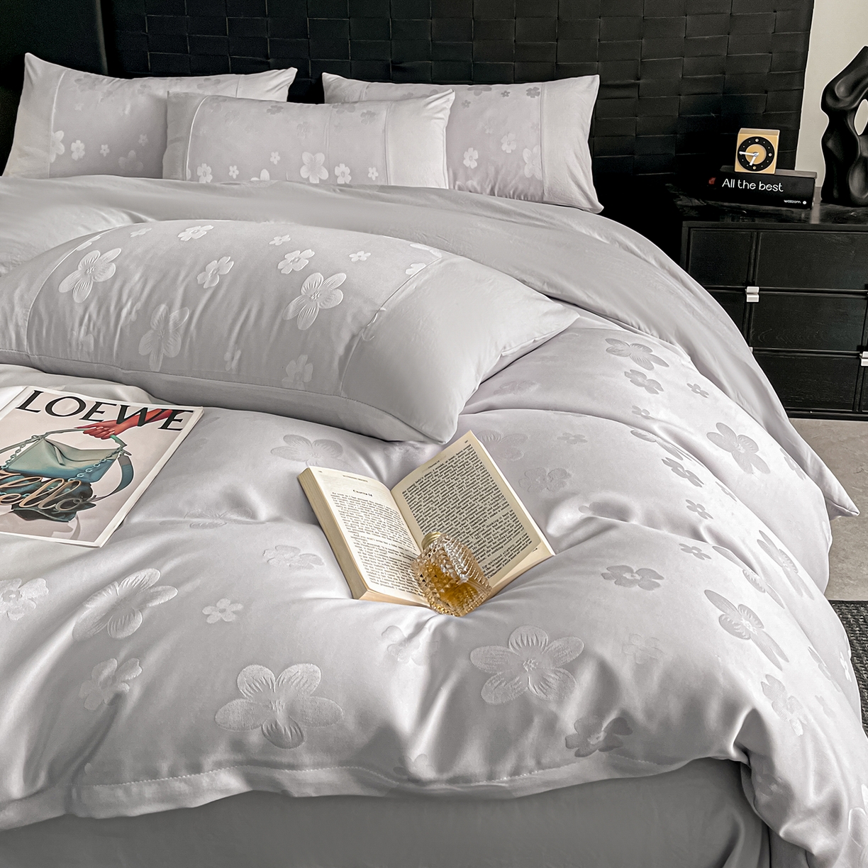 91家纺网 家纺一手货源 找家纺 你好美丽 2026新款柔软水洗棉立体浮雕提花四件套-繁花系列 繁花灰