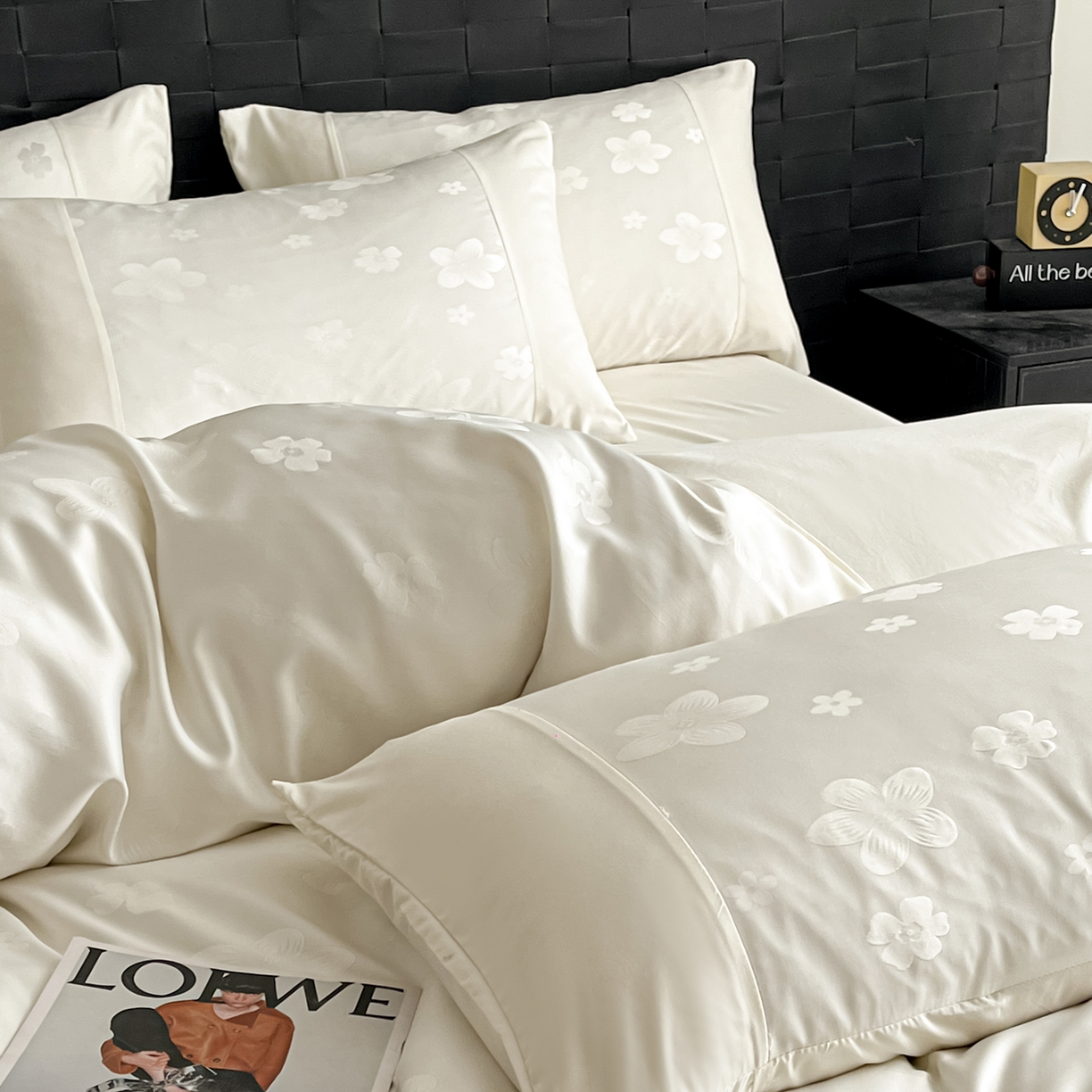 91家纺网 家纺一手货源 找家纺 你好美丽 2026新款柔软水洗棉立体浮雕提花四件套-繁花系列 繁花白