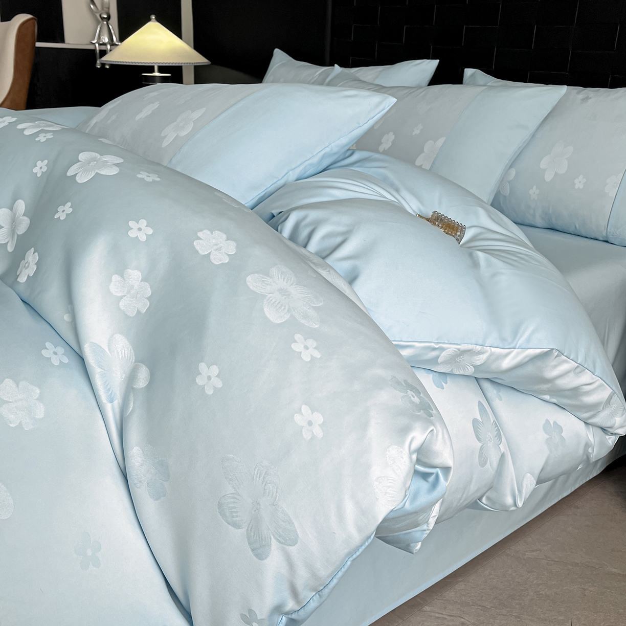 91家纺网 家纺一手货源 找家纺 你好美丽 2026新款柔软水洗棉立体浮雕提花四件套-繁花系列 繁花蓝