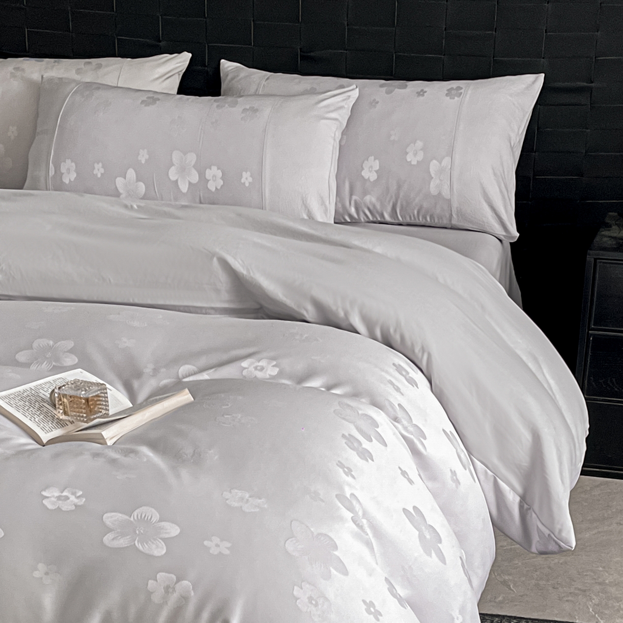 91家纺网 家纺一手货源 找家纺 你好美丽 2026新款柔软水洗棉立体浮雕提花四件套-繁花系列 繁花灰