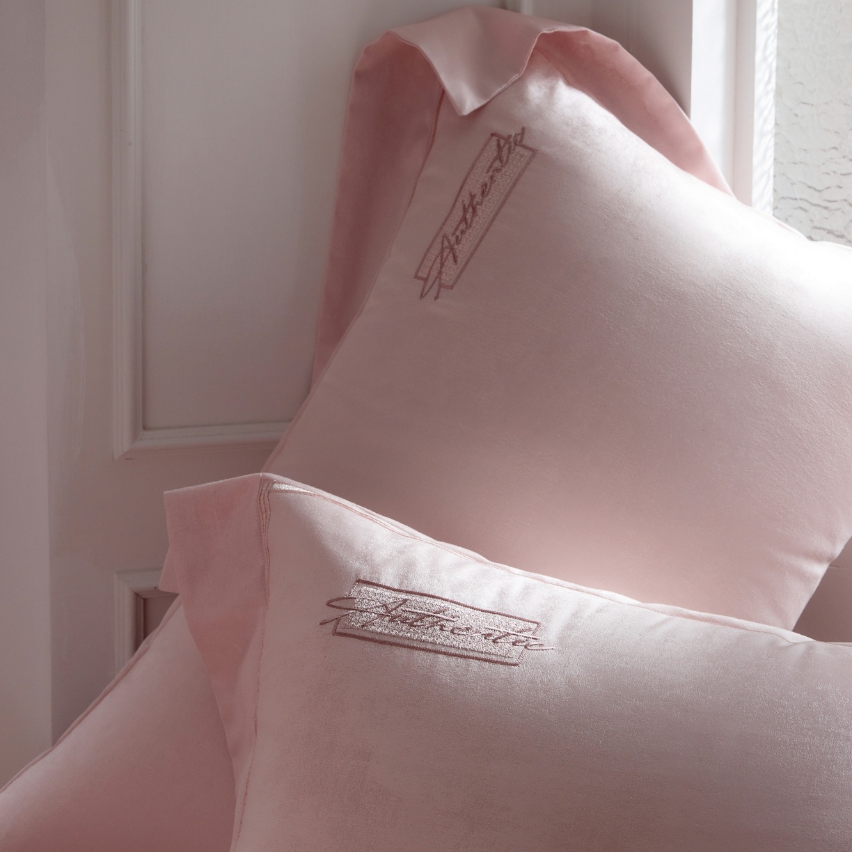 91家纺网 家纺一手货源 找家纺 榻尚家居 2026春夏新款天丝棉银线提花轻奢款绣花工艺四件套-切尔茜【控价：498 （会员-20）】 切尔茜-粉