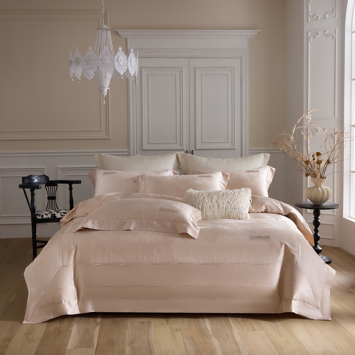 91家纺网 家纺一手货源 找家纺 榻尚家居 2026春夏新款天丝棉银线提花轻奢款绣花工艺四件套-切尔茜【控价：498 （会员-20）】 切尔茜-香槟