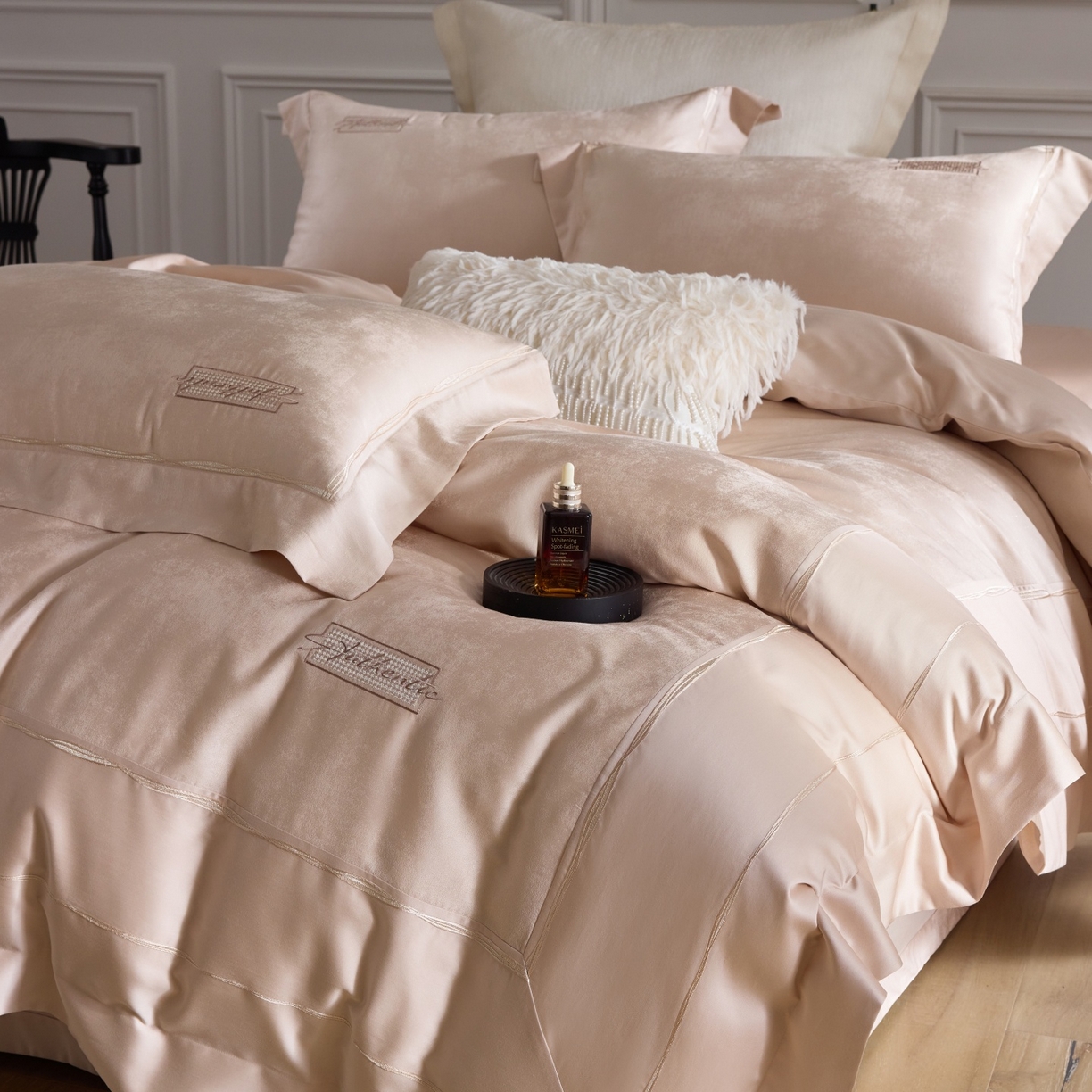 91家纺网 家纺一手货源 找家纺 榻尚家居 2026春夏新款天丝棉银线提花轻奢款绣花工艺四件套-切尔茜【控价：498 （会员-20）】 切尔茜-香槟