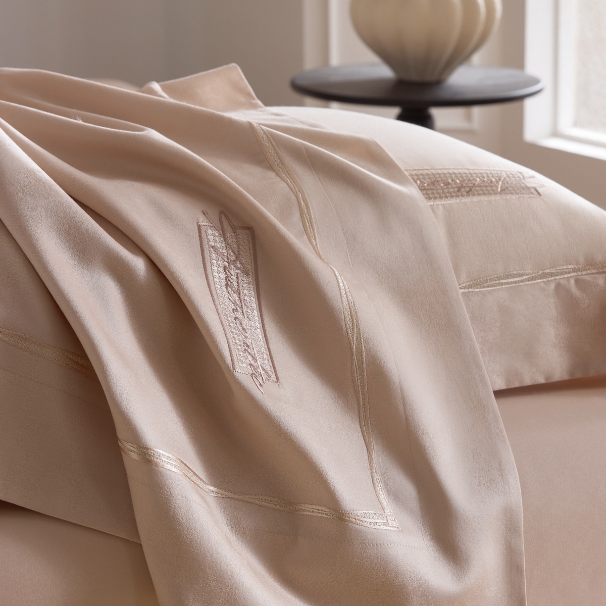 91家纺网 家纺一手货源 找家纺 榻尚家居 2026春夏新款天丝棉银线提花轻奢款绣花工艺四件套-切尔茜【控价：498 （会员-20）】 切尔茜-香槟