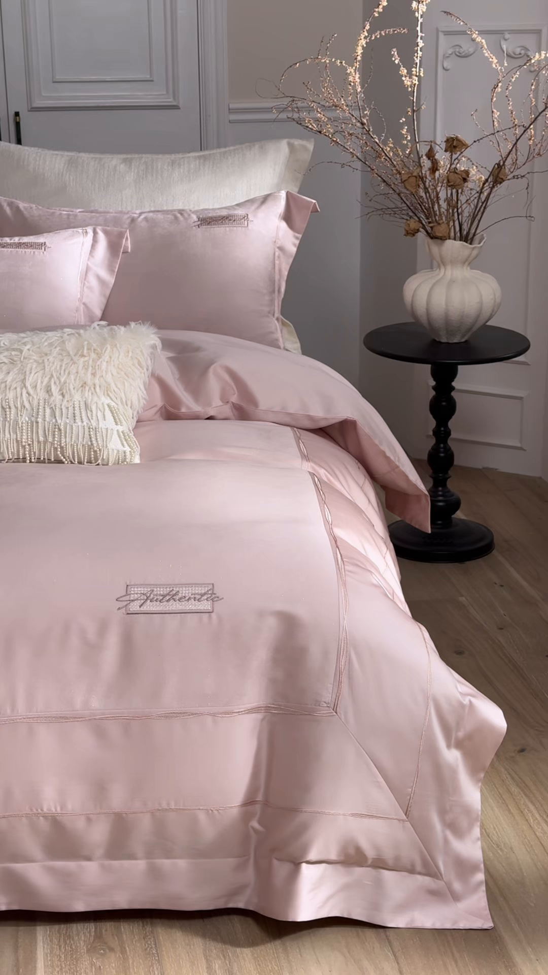 91家纺网 家纺一手货源 找家纺 （总）榻尚家居 2026春夏新款天丝棉银线提花轻奢款绣花工艺四件套-切尔茜【控价：498 （会员-20）】