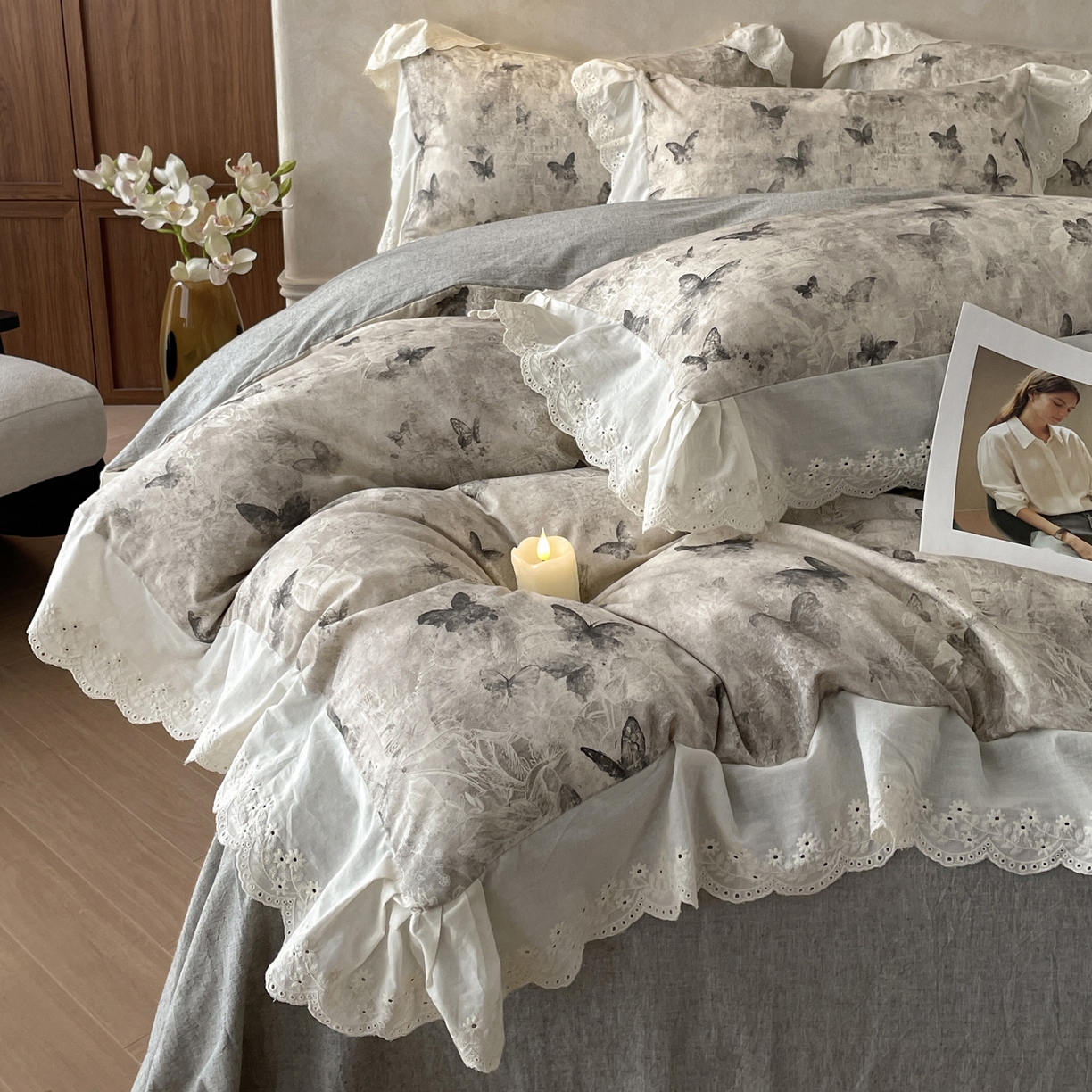 91家纺网 家纺一手货源 找家纺 莱登卡奴 2026新款A类棉麻数码印花25%麻75%棉法式复古花边四件套 蝶影黑