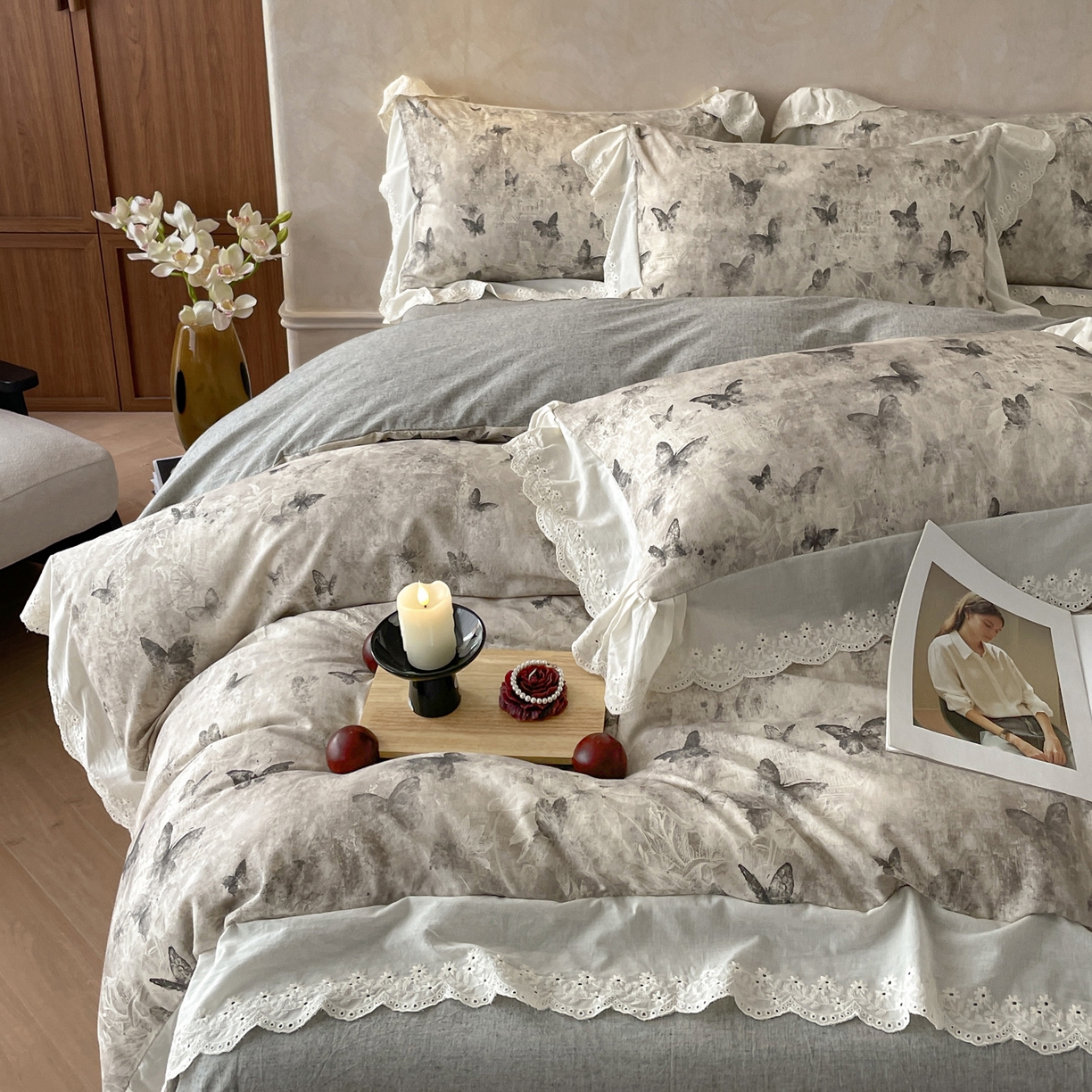 91家纺网 家纺一手货源 找家纺 莱登卡奴 2026新款A类棉麻数码印花25%麻75%棉法式复古花边四件套 蝶影黑