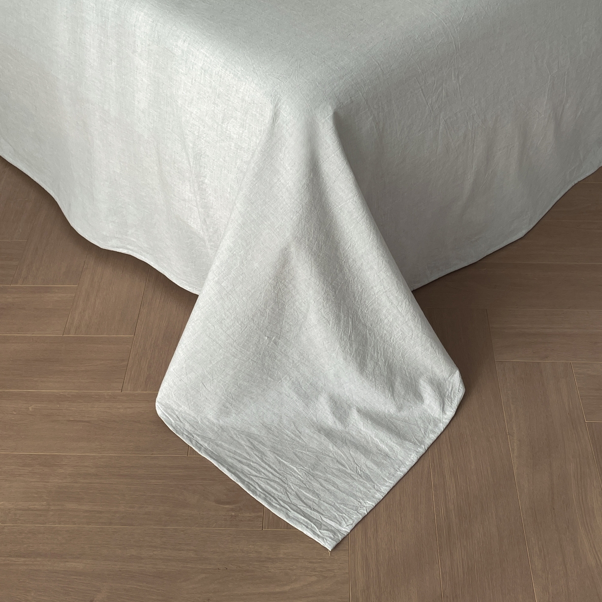 91家纺网 家纺一手货源 找家纺 莱登卡奴 2026新款A类棉麻数码印花25%麻75%棉法式复古花边四件套 风吟花叙蓝