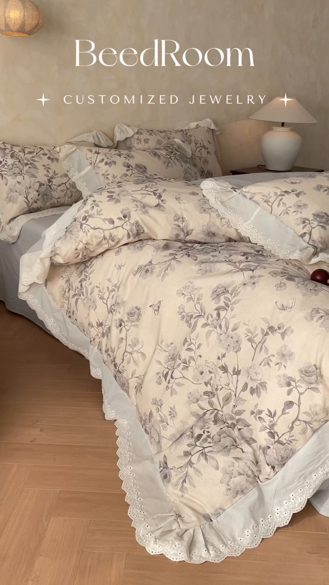 91家纺网 家纺一手货源 找家纺 莱登卡奴 2026新款A类棉麻数码印花25%麻75%棉法式复古花边四件套 风吟花叙蓝