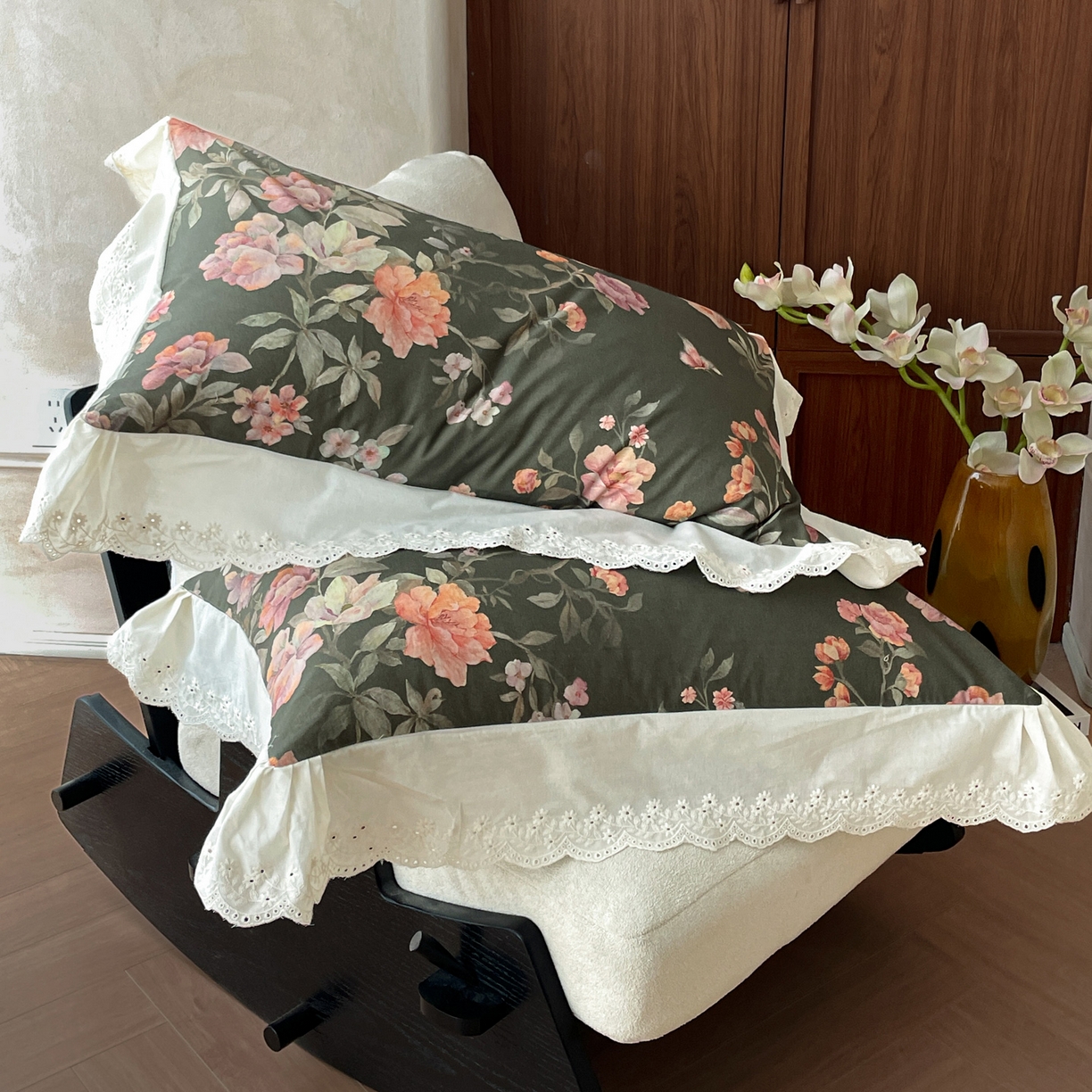 91家纺网 家纺一手货源 找家纺 莱登卡奴 2026新款A类棉麻数码印花25%麻75%棉法式复古花边四件套 风吟花叙绿