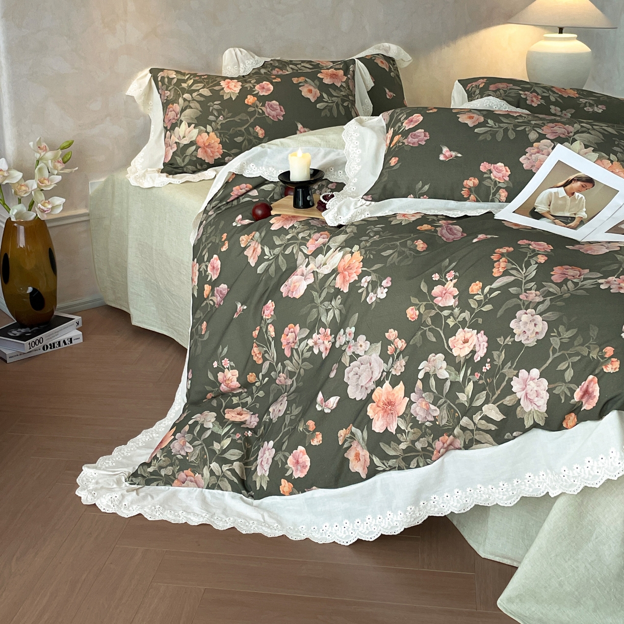 91家纺网 家纺一手货源 找家纺 莱登卡奴 2026新款A类棉麻数码印花25%麻75%棉法式复古花边四件套 风吟花叙绿