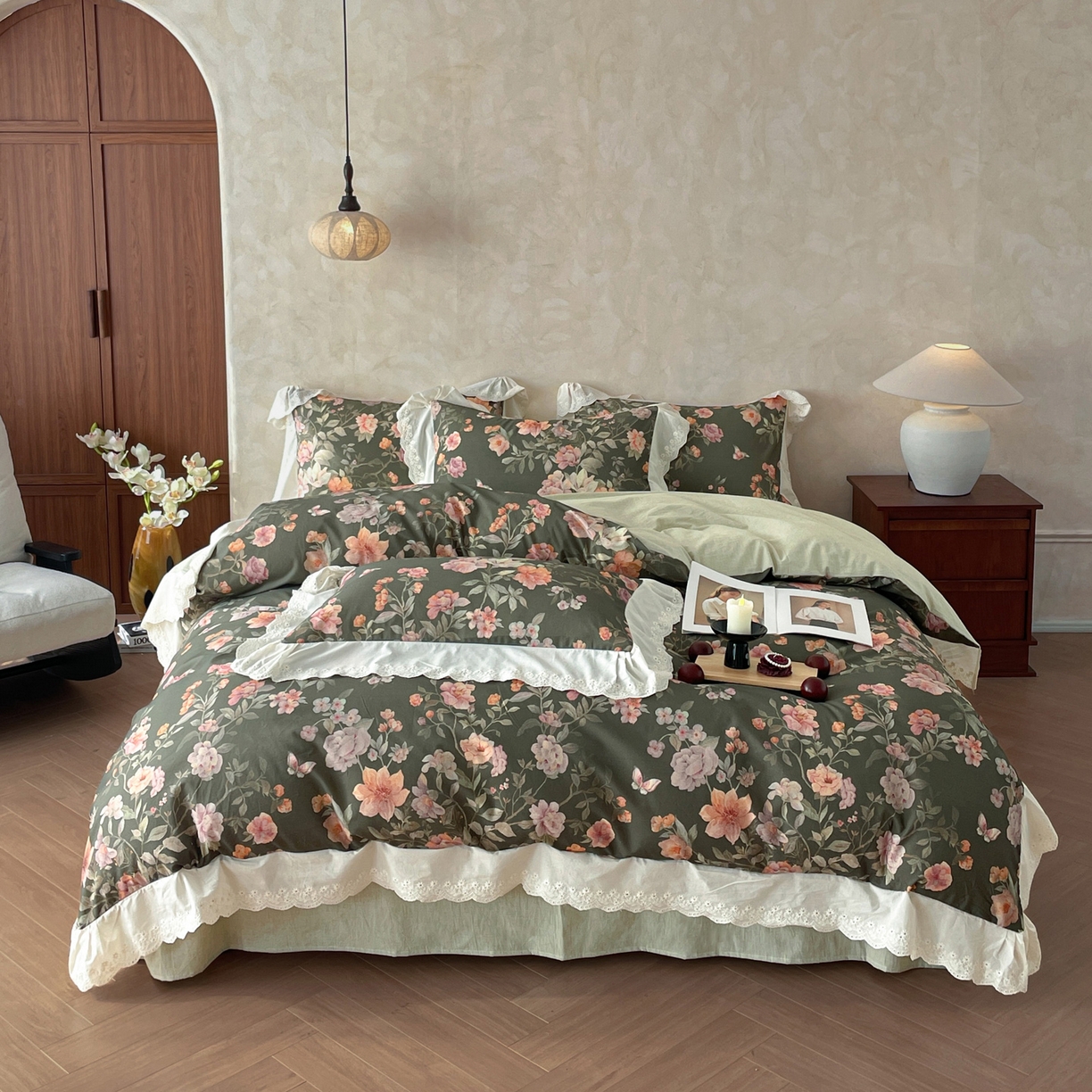 91家纺网 家纺一手货源 找家纺 莱登卡奴 2026新款A类棉麻数码印花25%麻75%棉法式复古花边四件套 风吟花叙绿