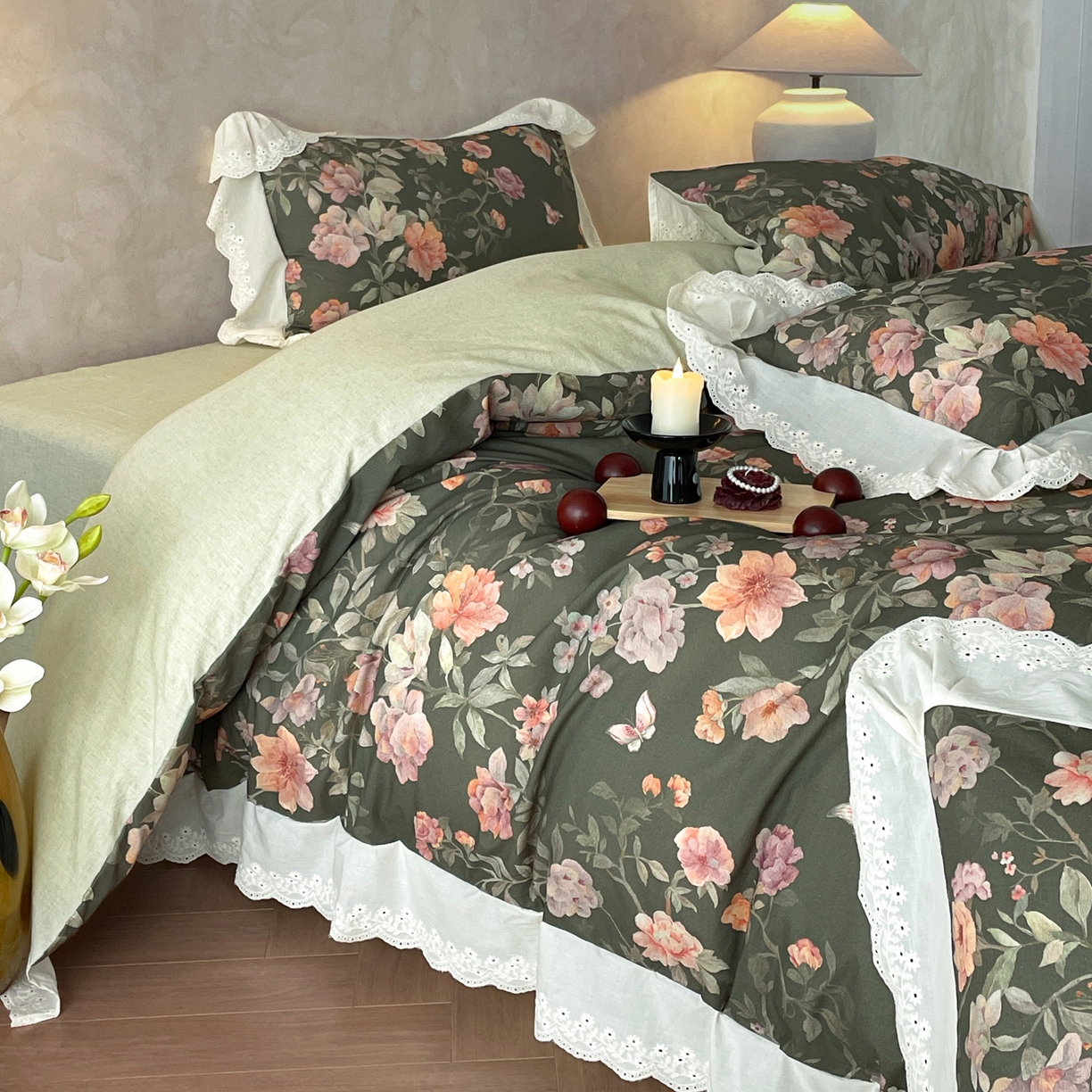 91家纺网 家纺一手货源 找家纺 莱登卡奴 2026新款A类棉麻数码印花25%麻75%棉法式复古花边四件套 风吟花叙绿