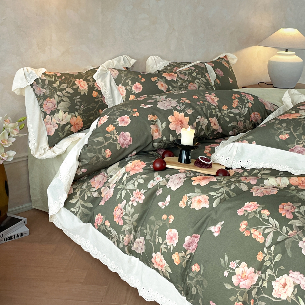 91家纺网 家纺一手货源 找家纺 莱登卡奴 2026新款A类棉麻数码印花25%麻75%棉法式复古花边四件套 风吟花叙绿