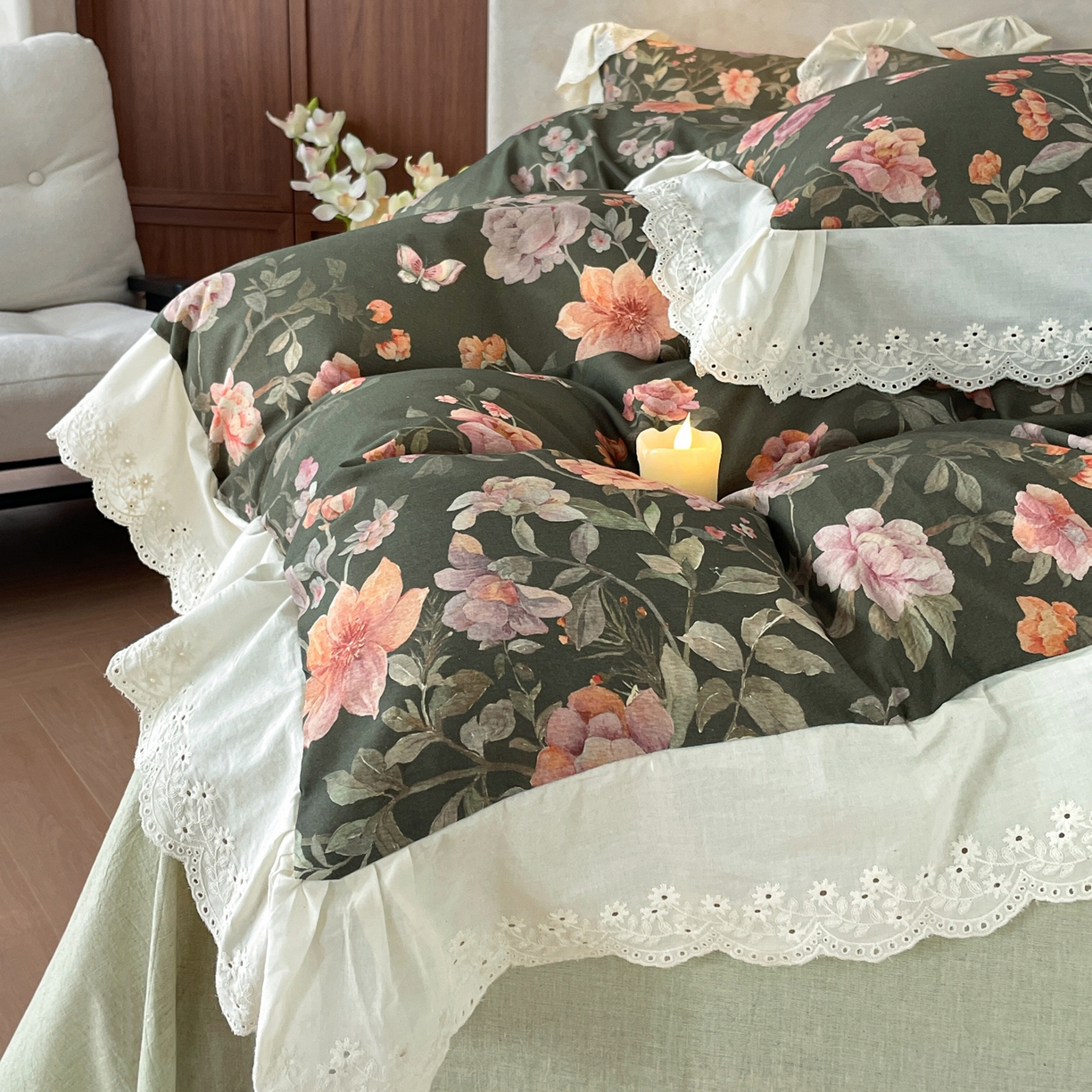 91家纺网 家纺一手货源 找家纺 莱登卡奴 2026新款A类棉麻数码印花25%麻75%棉法式复古花边四件套 风吟花叙绿