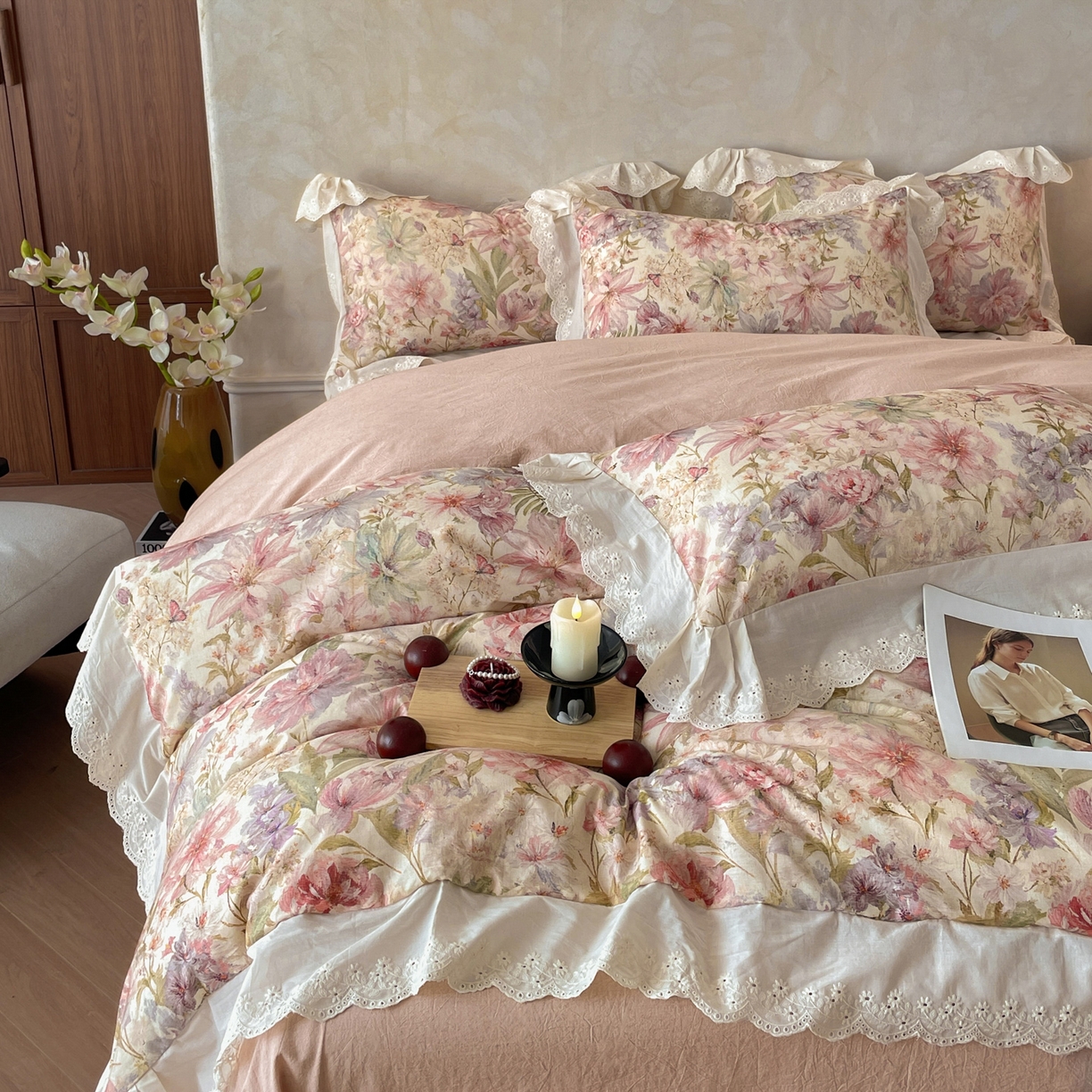 91家纺网 家纺一手货源 找家纺 莱登卡奴 2026新款A类棉麻数码印花25%麻75%棉法式复古花边四件套 幻彩雅韵粉