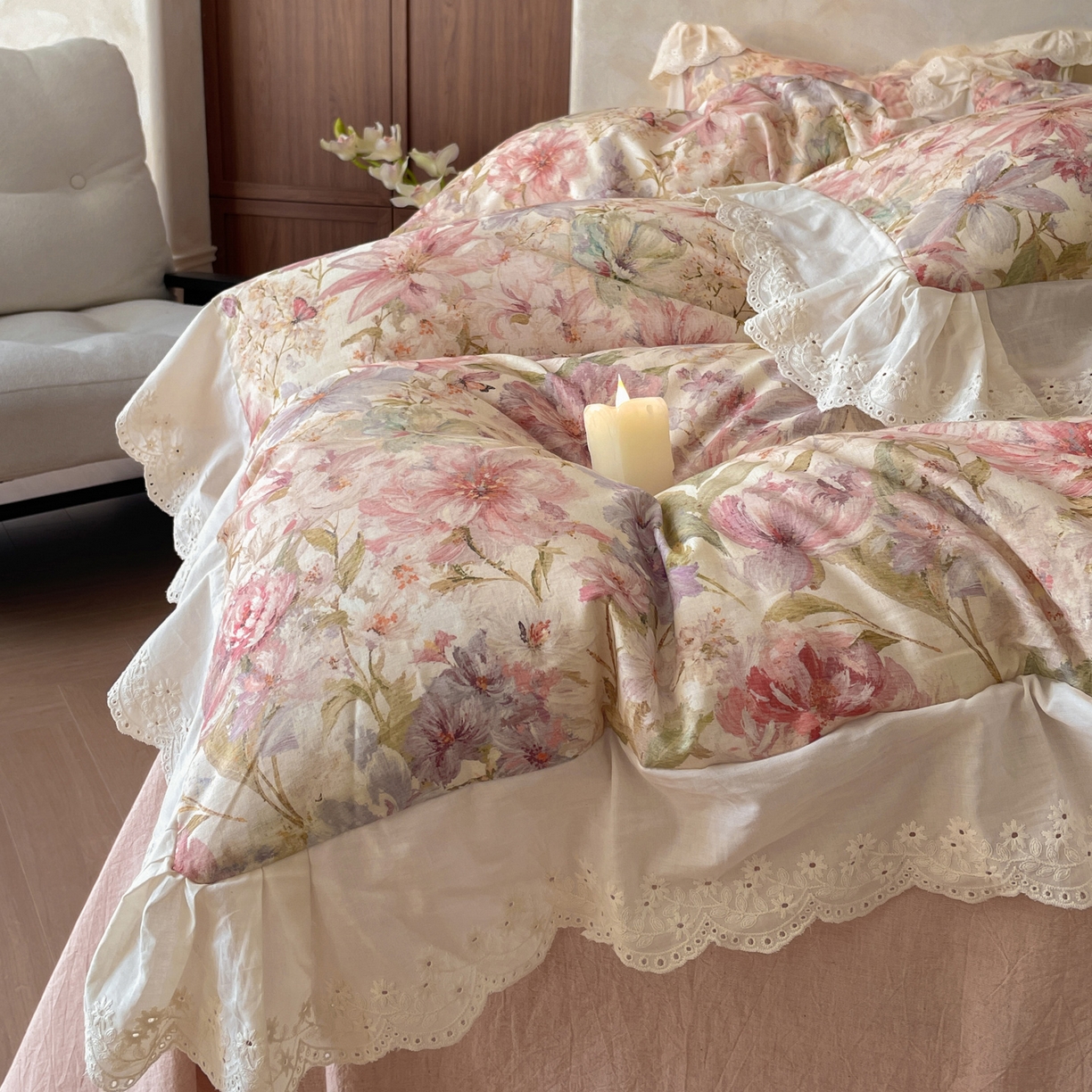 91家纺网 家纺一手货源 找家纺 莱登卡奴 2026新款A类棉麻数码印花25%麻75%棉法式复古花边四件套 幻彩雅韵粉