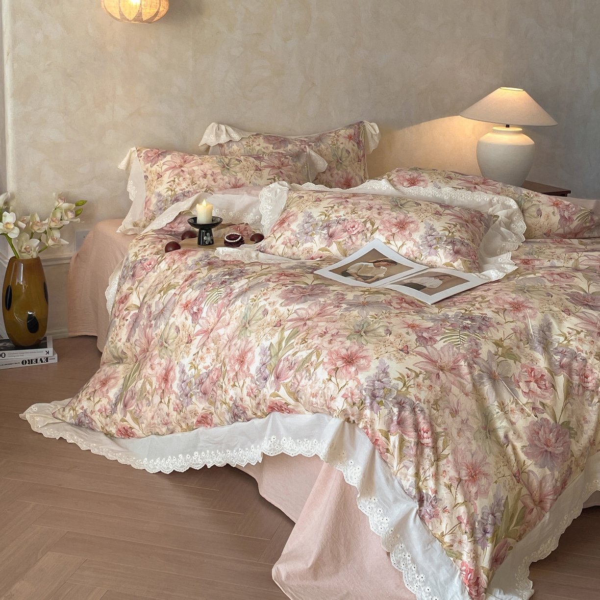 91家纺网 家纺一手货源 找家纺 莱登卡奴 2026新款A类棉麻数码印花25%麻75%棉法式复古花边四件套 幻彩雅韵粉