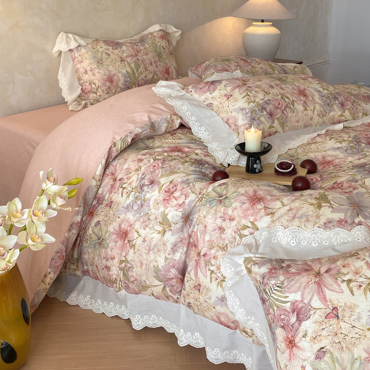 91家纺网 家纺一手货源 找家纺 莱登卡奴 2026新款A类棉麻数码印花25%麻75%棉法式复古花边四件套 幻彩雅韵粉