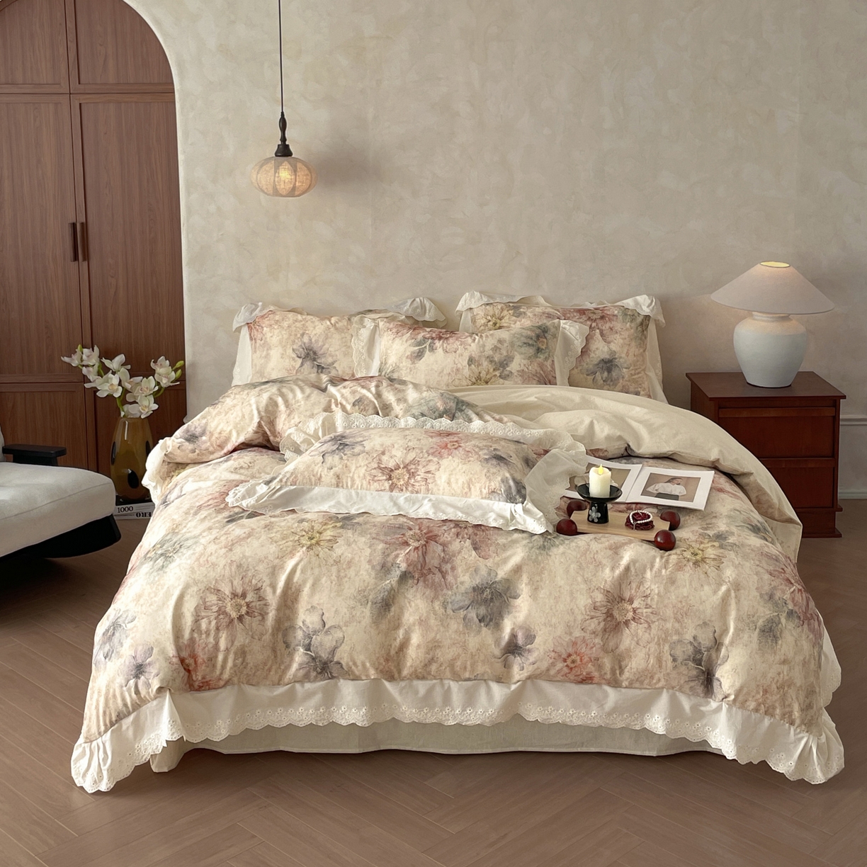 91家纺网 家纺一手货源 找家纺 莱登卡奴 2026新款A类棉麻数码印花25%麻75%棉法式复古花边四件套 金彩漫花