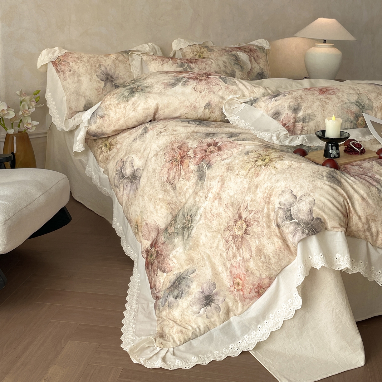 91家纺网 家纺一手货源 找家纺 莱登卡奴 2026新款A类棉麻数码印花25%麻75%棉法式复古花边四件套 金彩漫花