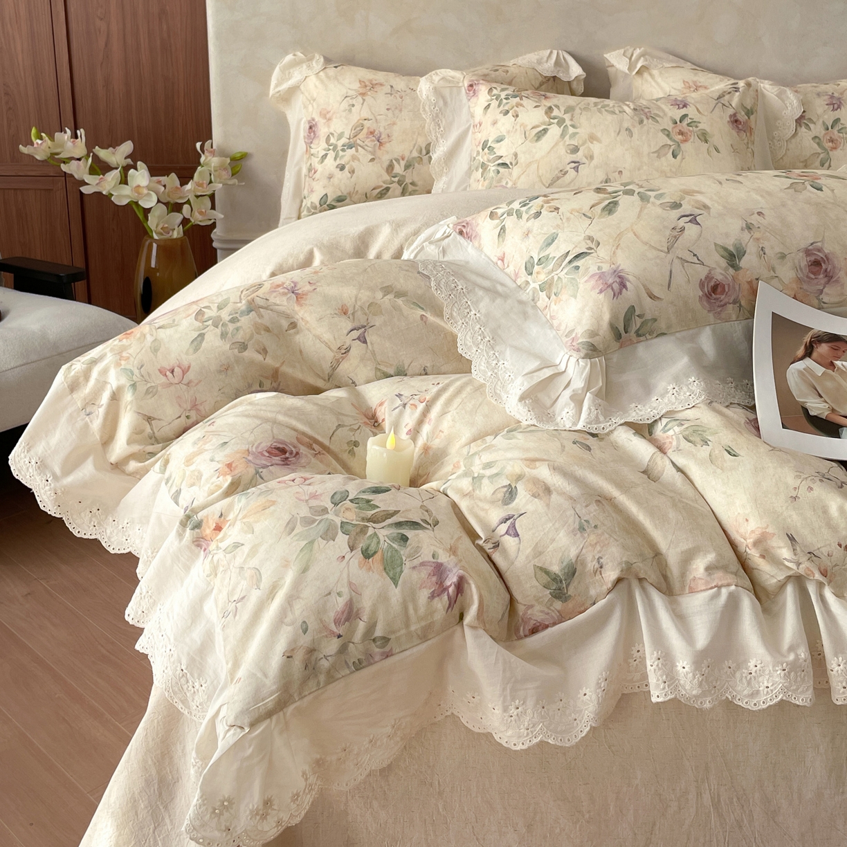 91家纺网 家纺一手货源 找家纺 莱登卡奴 2026新款A类棉麻数码印花25%麻75%棉法式复古花边四件套 雀语花枝