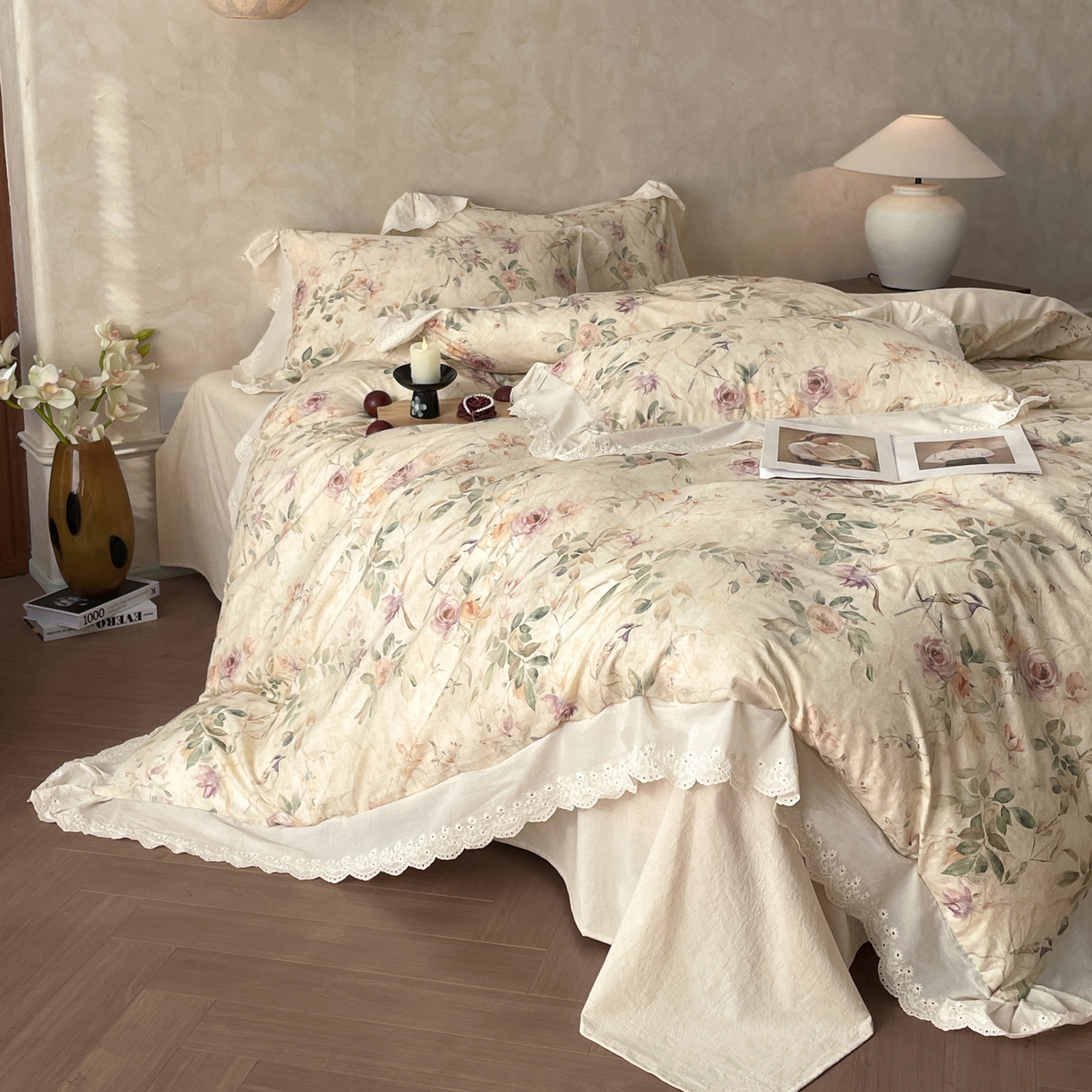 91家纺网 家纺一手货源 找家纺 莱登卡奴 2026新款A类棉麻数码印花25%麻75%棉法式复古花边四件套 雀语花枝