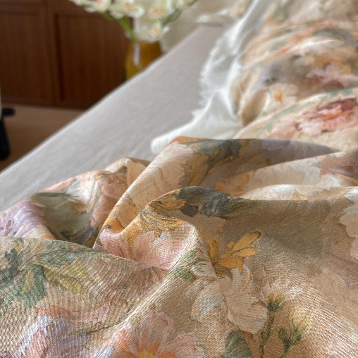 91家纺网 家纺一手货源 找家纺 莱登卡奴 2026新款A类棉麻数码印花25%麻75%棉法式复古花边四件套 雅绯韵咖