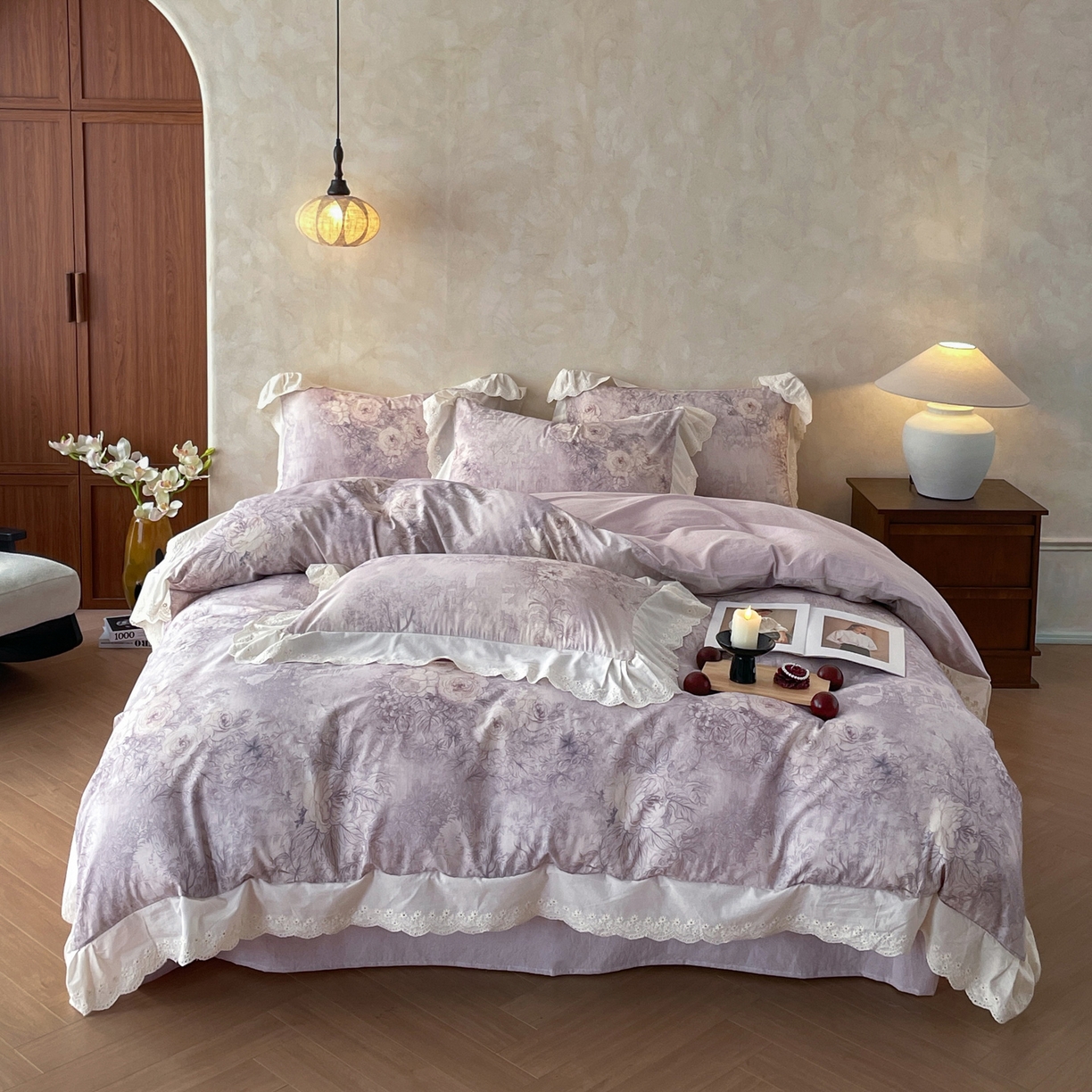 91家纺网 家纺一手货源 找家纺 莱登卡奴 2026新款A类棉麻数码印花25%麻75%棉法式复古花边四件套 云缦紫